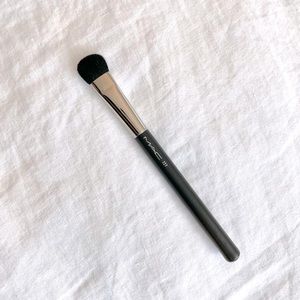 MAC brush 227